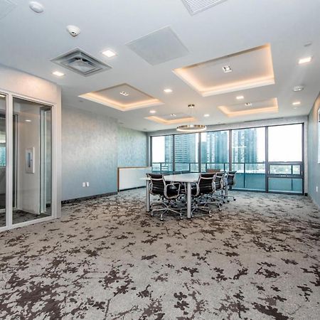 Condo In Parklawn & Lake Shore With Free Parking Close To Airport Toronto Ngoại thất bức ảnh