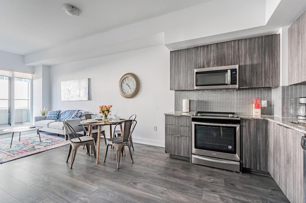 Condo In Parklawn & Lake Shore With Free Parking Close To Airport Toronto Ngoại thất bức ảnh