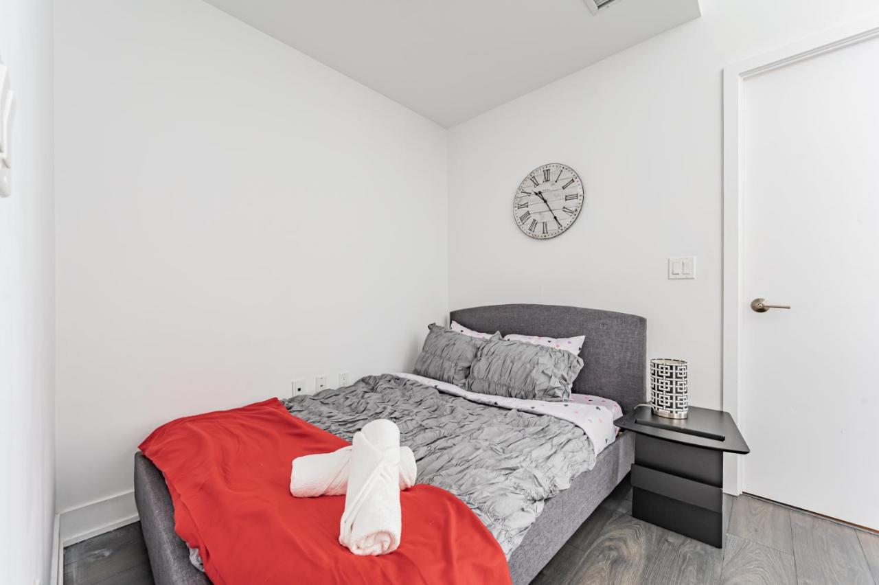 Condo In Parklawn & Lake Shore With Free Parking Close To Airport Toronto Ngoại thất bức ảnh