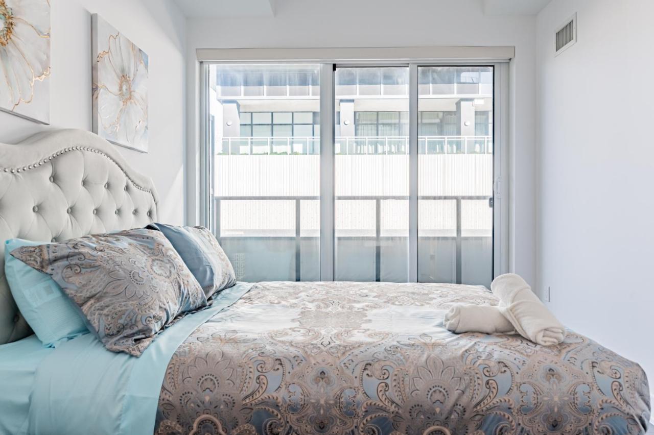 Condo In Parklawn & Lake Shore With Free Parking Close To Airport Toronto Ngoại thất bức ảnh