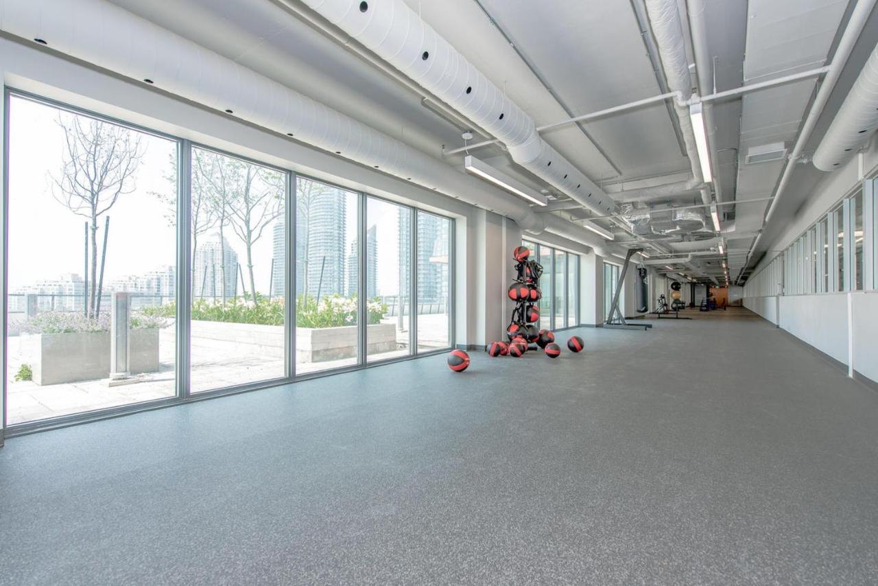 Condo In Parklawn & Lake Shore With Free Parking Close To Airport Toronto Ngoại thất bức ảnh