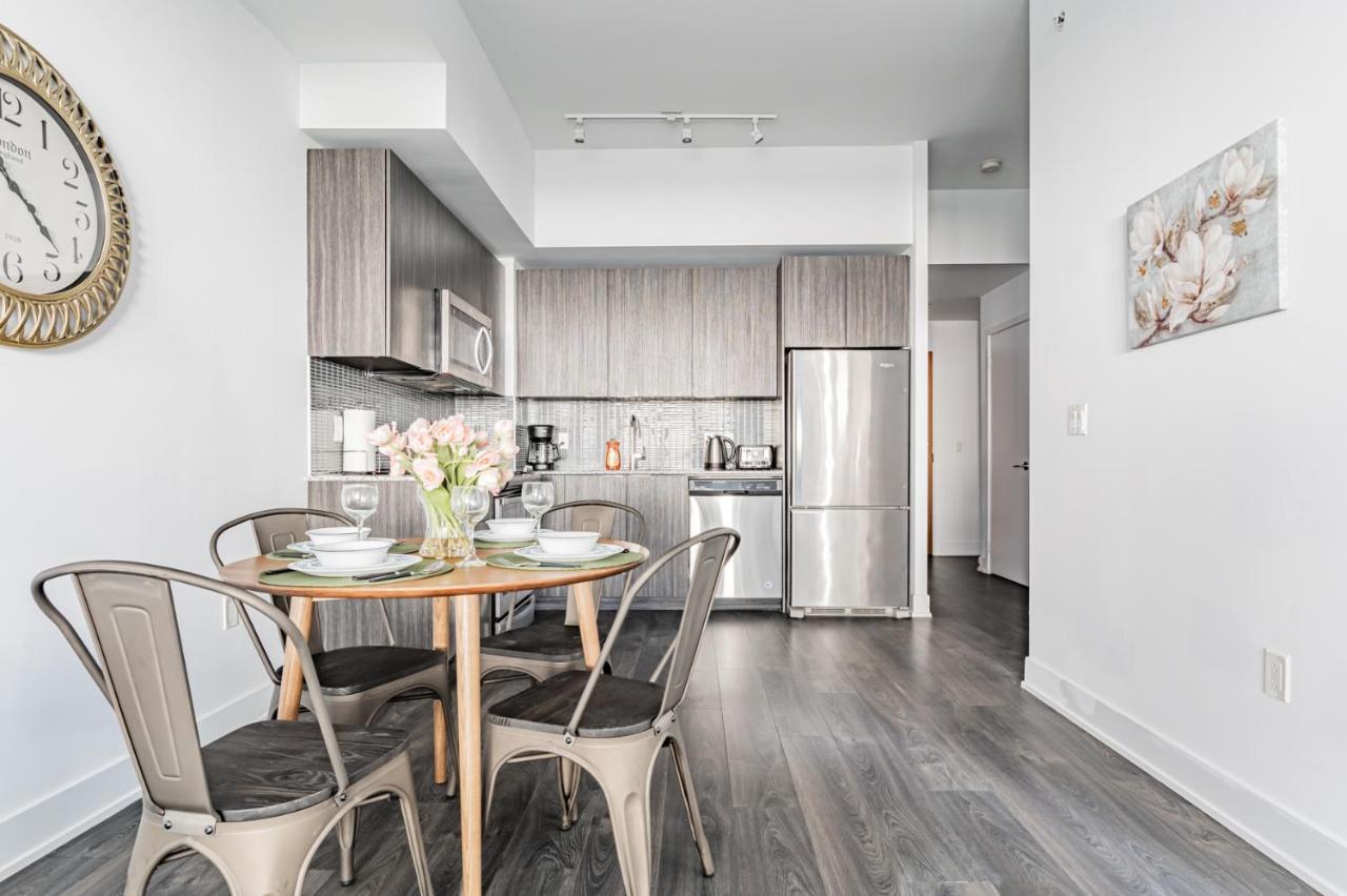 Condo In Parklawn & Lake Shore With Free Parking Close To Airport Toronto Ngoại thất bức ảnh