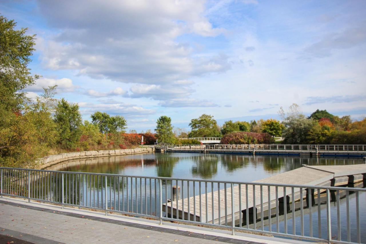 Condo In Parklawn & Lake Shore With Free Parking Close To Airport Toronto Ngoại thất bức ảnh