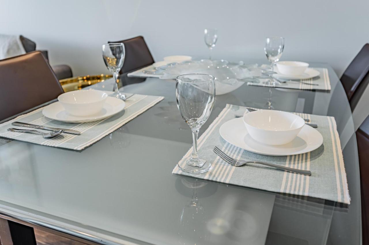 Condo In Parklawn & Lake Shore With Free Parking Close To Airport Toronto Ngoại thất bức ảnh