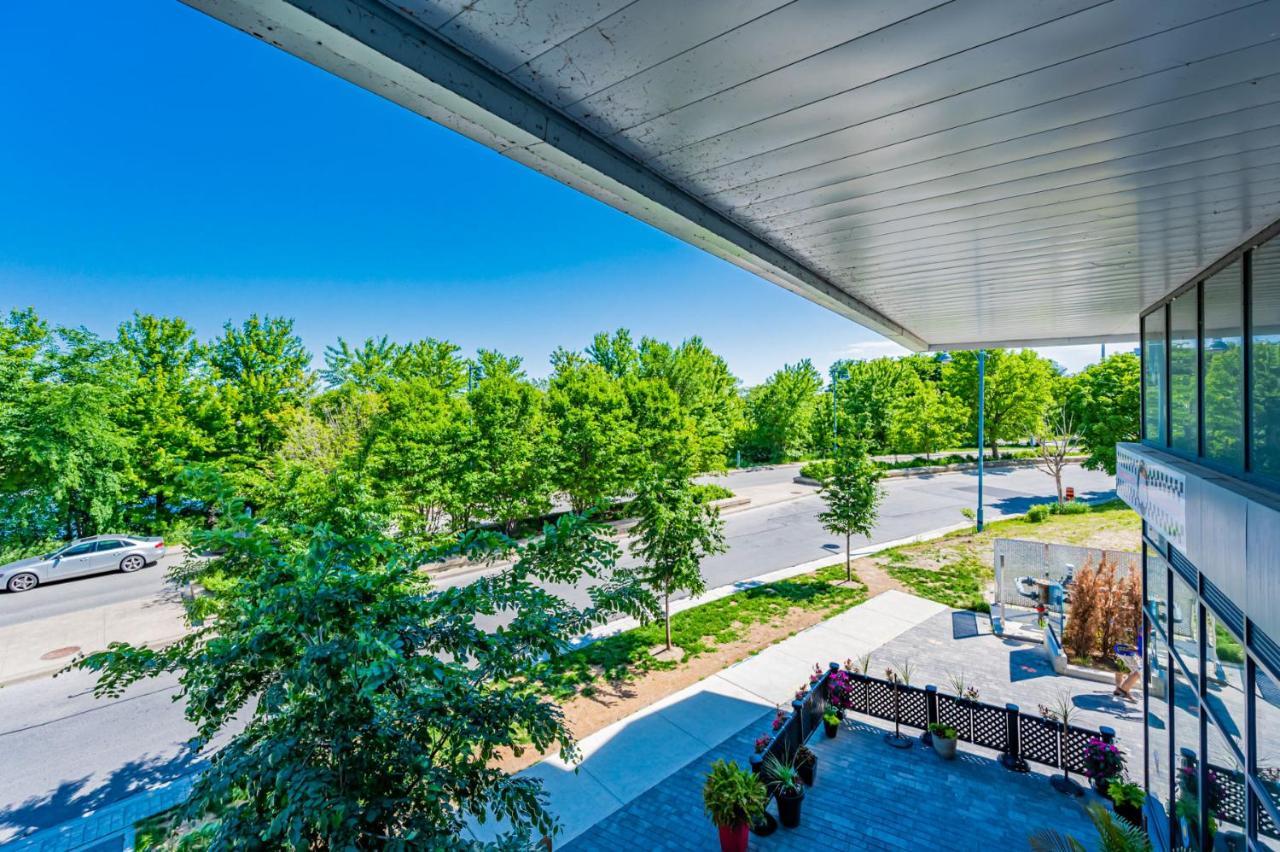 Condo In Parklawn & Lake Shore With Free Parking Close To Airport Toronto Ngoại thất bức ảnh