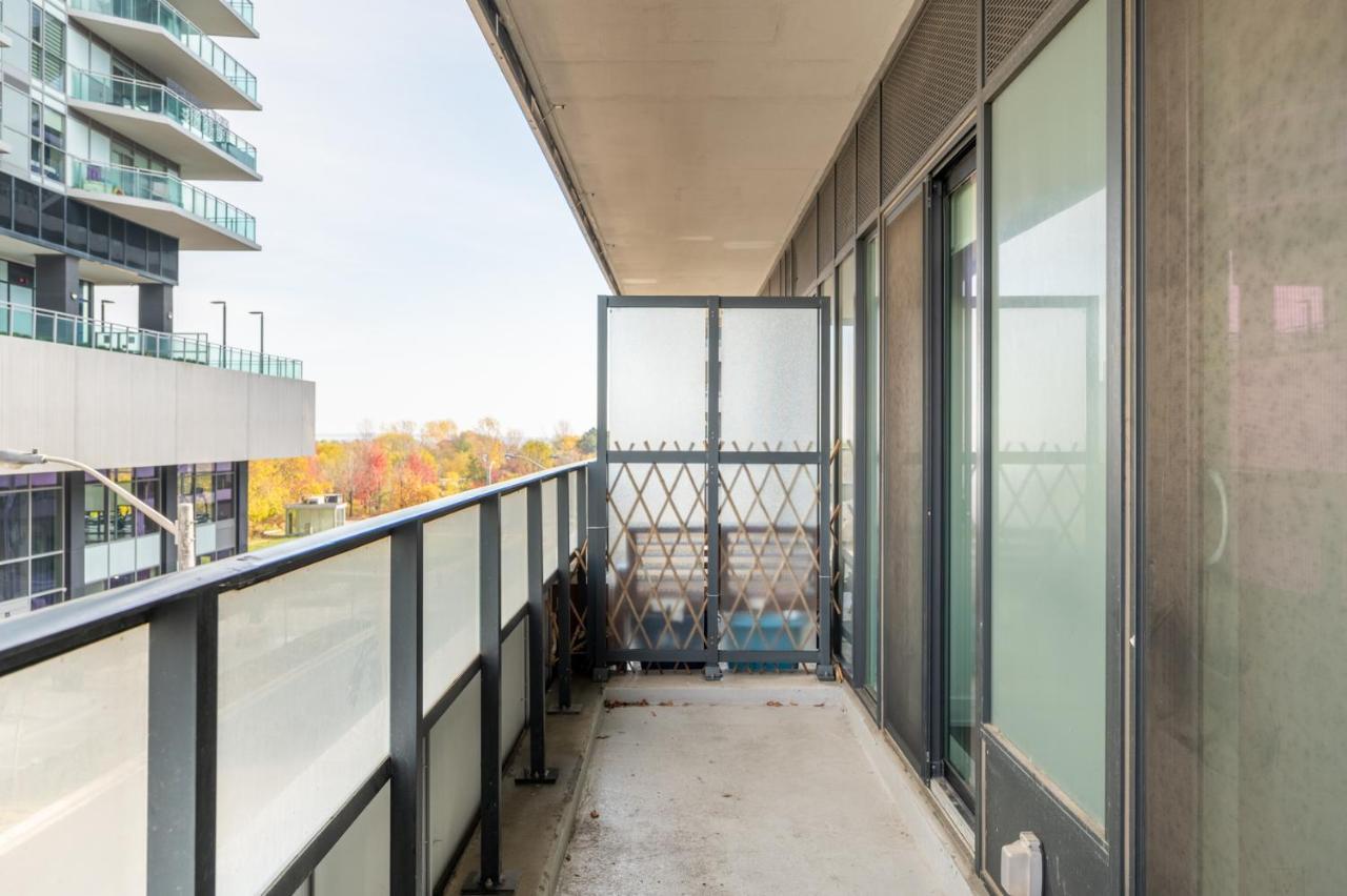 Condo In Parklawn & Lake Shore With Free Parking Close To Airport Toronto Ngoại thất bức ảnh