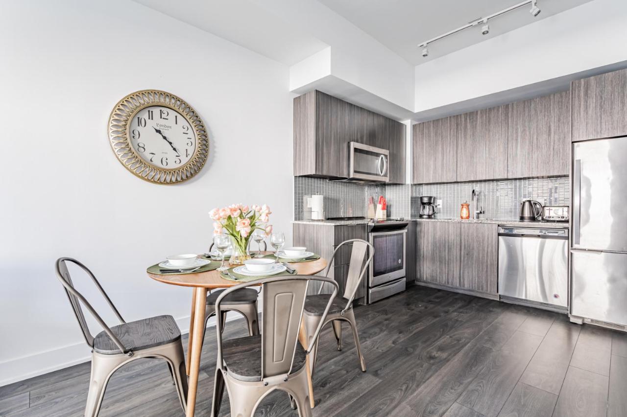 Condo In Parklawn & Lake Shore With Free Parking Close To Airport Toronto Ngoại thất bức ảnh