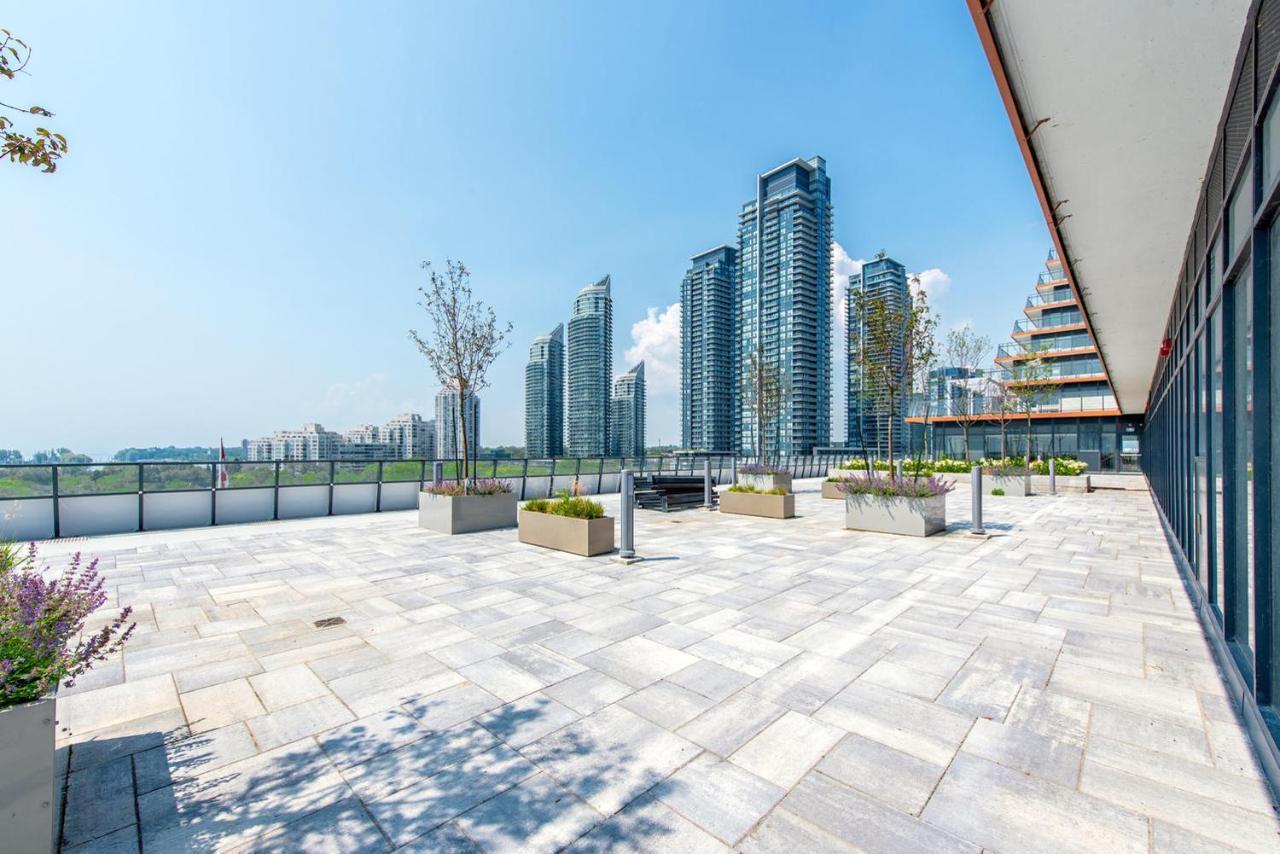 Condo In Parklawn & Lake Shore With Free Parking Close To Airport Toronto Ngoại thất bức ảnh