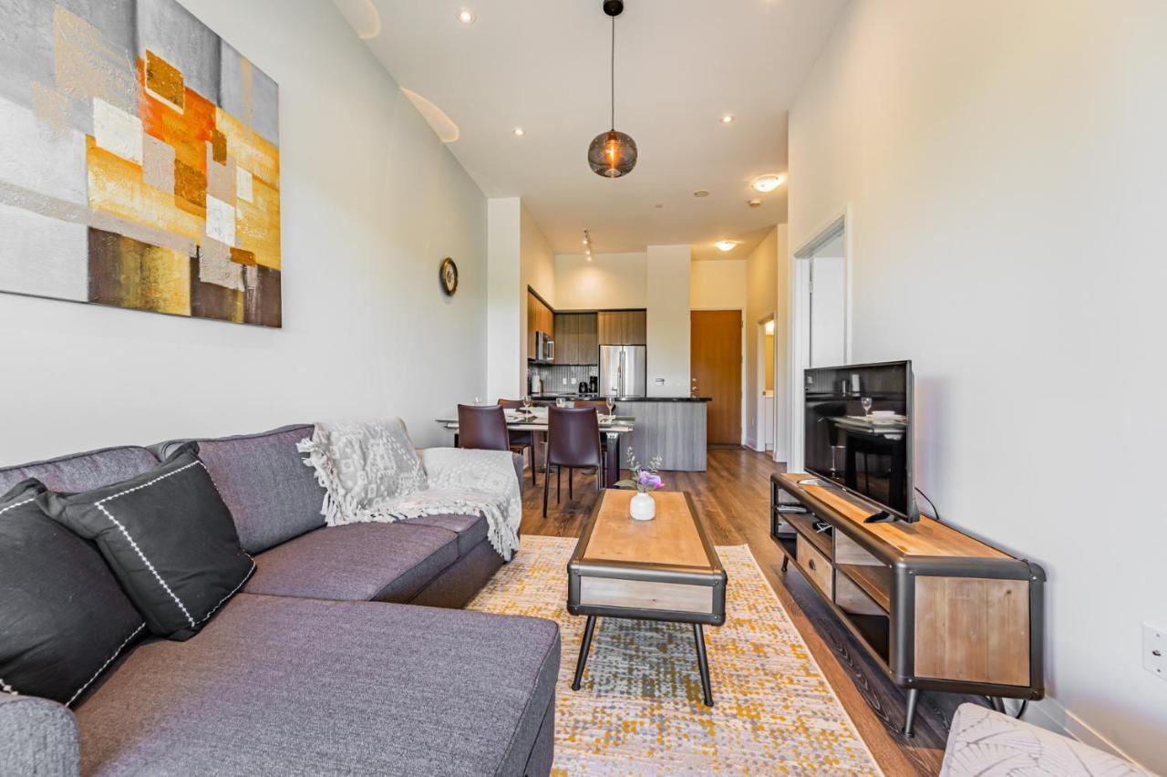 Condo In Parklawn & Lake Shore With Free Parking Close To Airport Toronto Ngoại thất bức ảnh