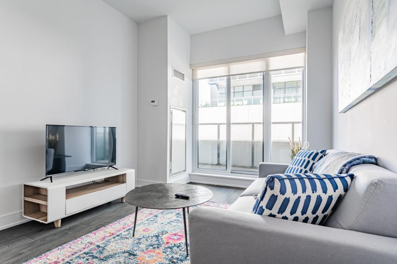Condo In Parklawn & Lake Shore With Free Parking Close To Airport Toronto Ngoại thất bức ảnh
