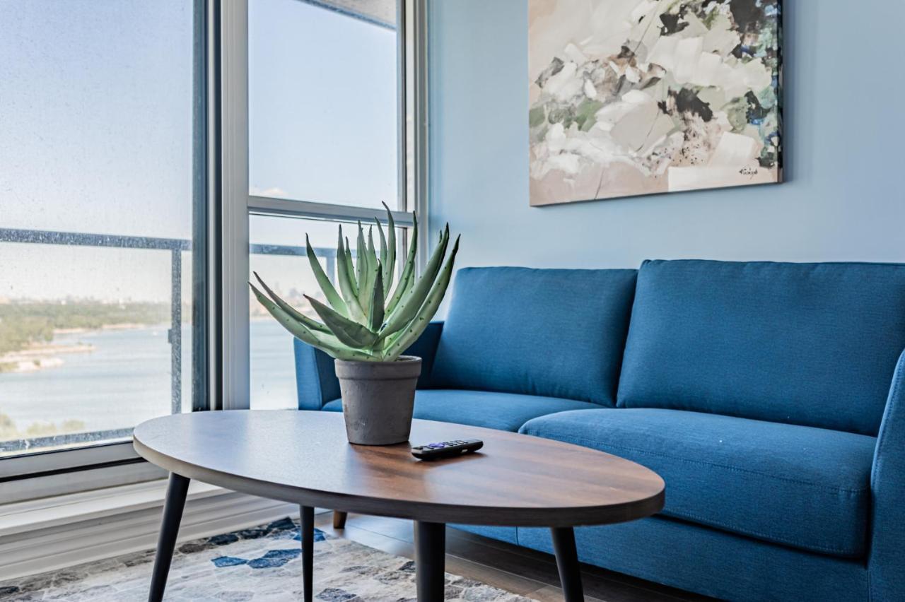 Condo In Parklawn & Lake Shore With Free Parking Close To Airport Toronto Ngoại thất bức ảnh