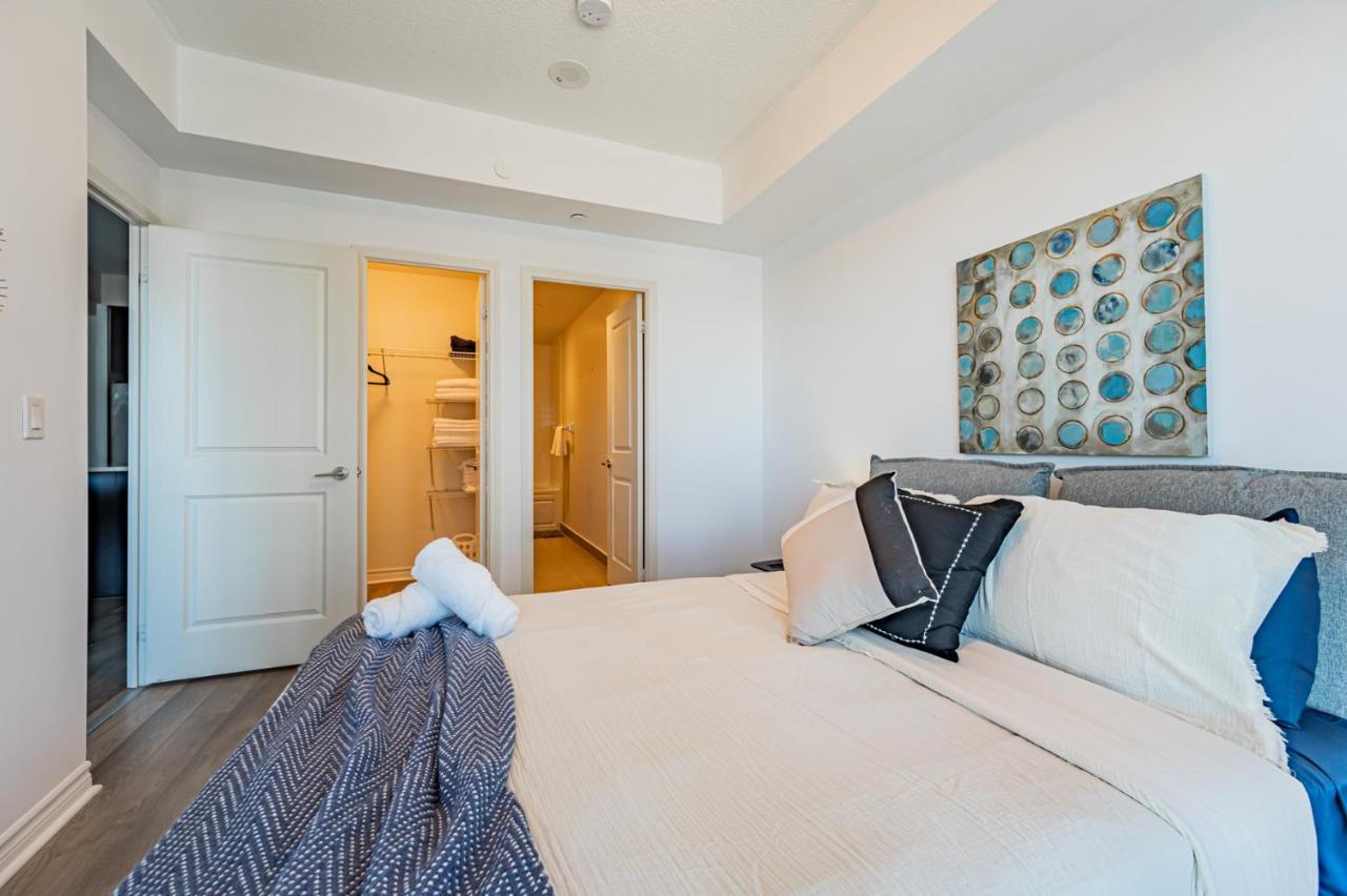 Condo In Parklawn & Lake Shore With Free Parking Close To Airport Toronto Ngoại thất bức ảnh