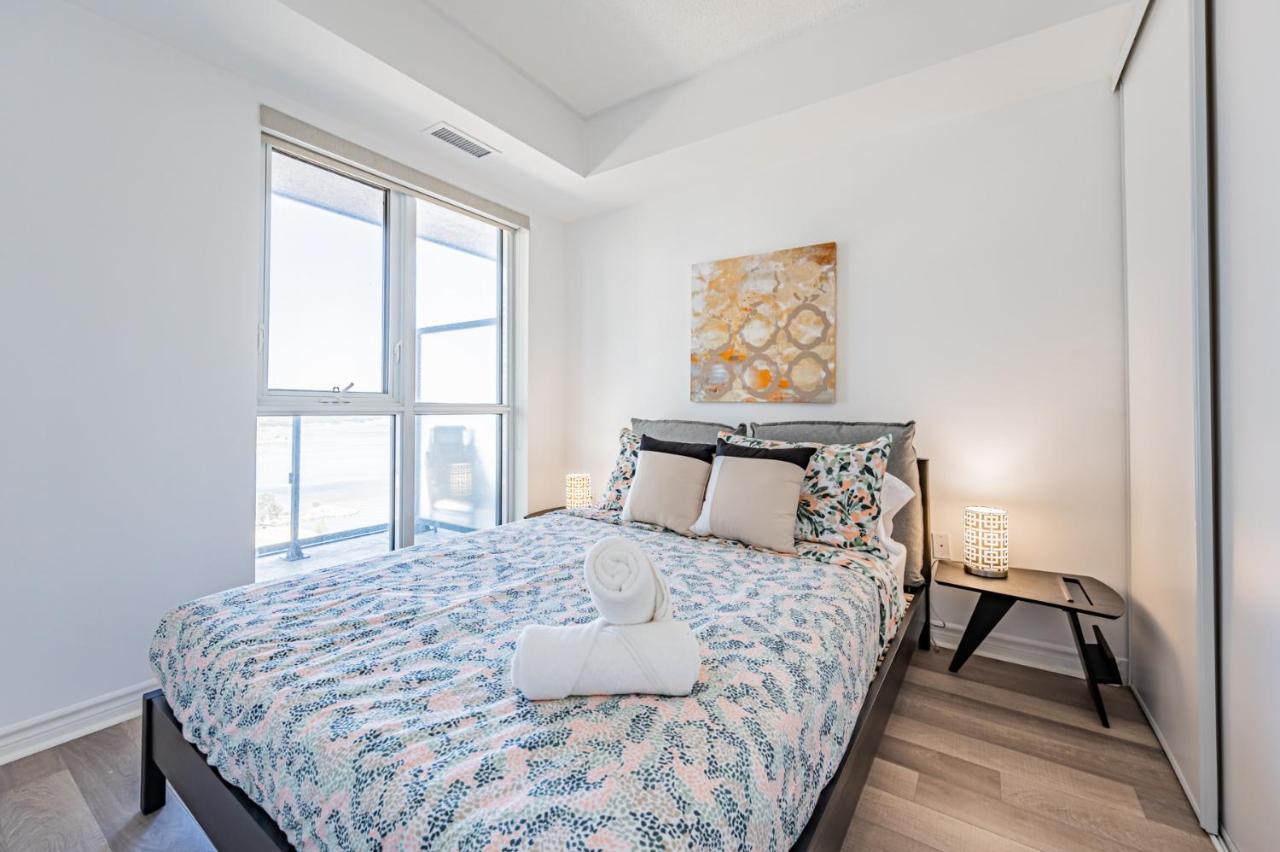 Condo In Parklawn & Lake Shore With Free Parking Close To Airport Toronto Ngoại thất bức ảnh